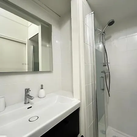 Forum Graphic Magnifique T2 Spacieux Au Centre