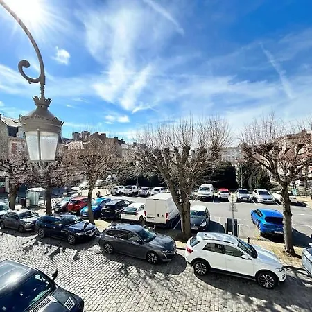 Forum Graphic Magnifique T2 Spacieux Au Centre